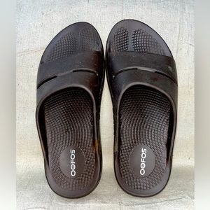 OOFOS women’s shoes- Brown
